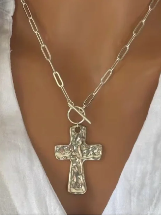 🩶 Hammered Cross Pendant Toggle Clasp Necklace - Silver Tone Paperclip Chain 🩶 - Picture 7 of 9